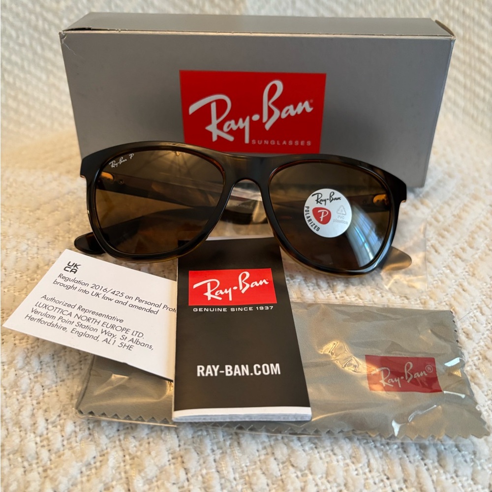 Ray-Ban Wayfarer Polarized Sunglasses